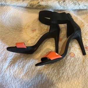 BCBG of Paris high heels 7.5
